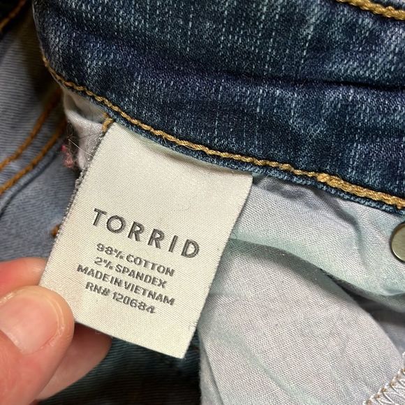 Torrid Distressed Denim Cutoff Shorts 20 - Picture 3 of 12